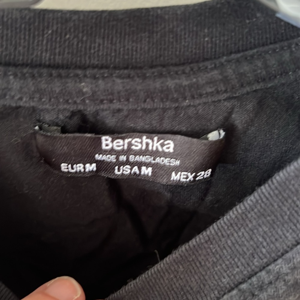 Women’s Bershka Short Sleeve Crew neck Graphic Tee - Picture 3 of 6